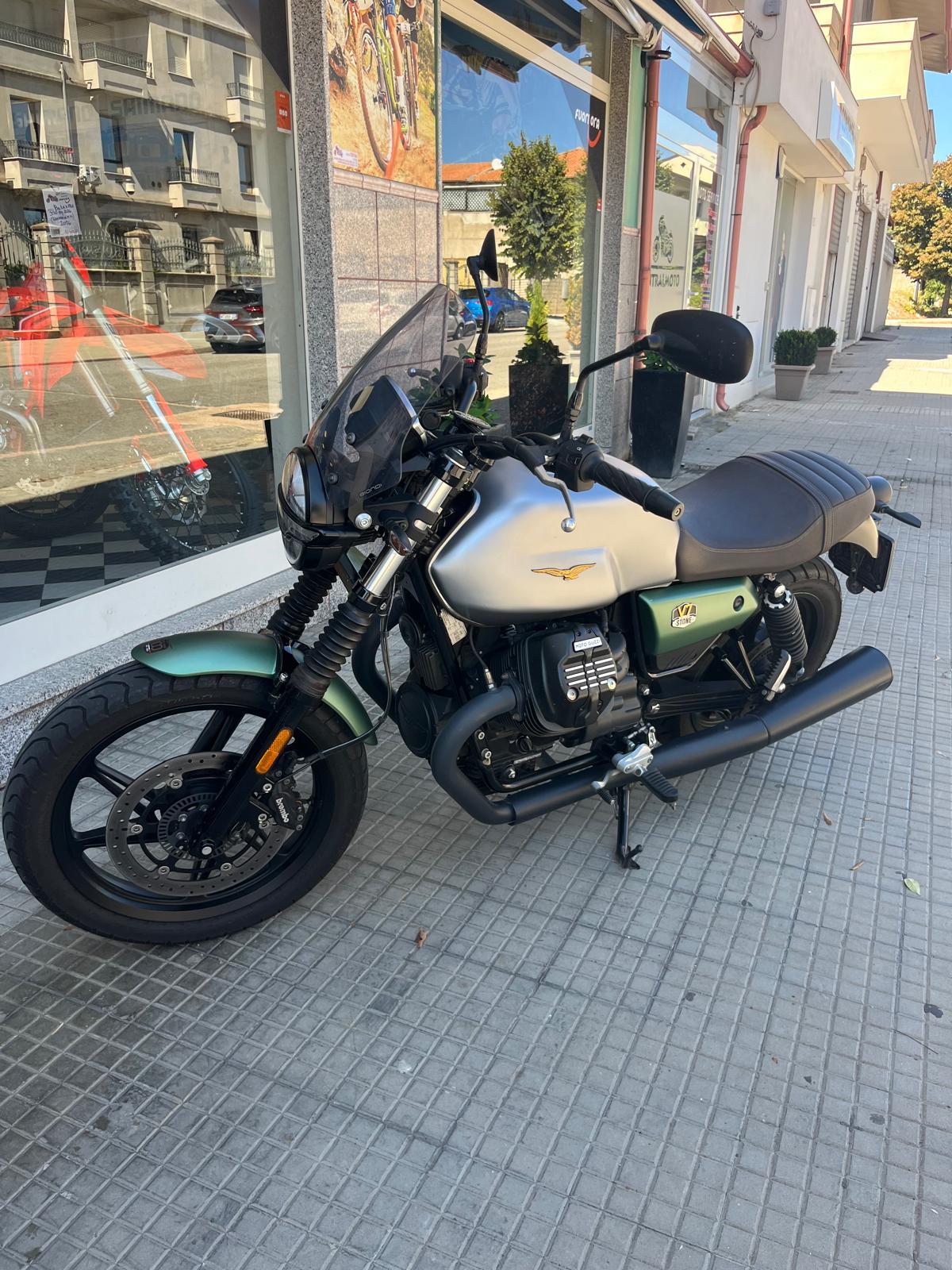 Moto Guzzi V7 stone 850 CENTENARIO 100
