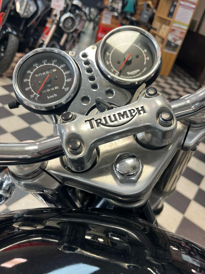 TRIUMPH Thunderbird 900